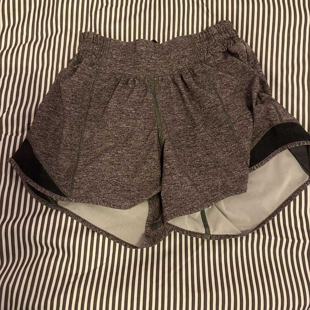lululemon hotty hots 4 inch size two shorts